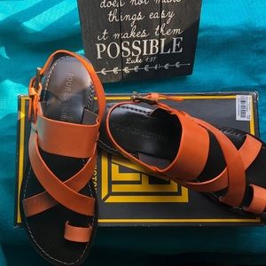 NEW Pour La Victoire Jamary orange sandals